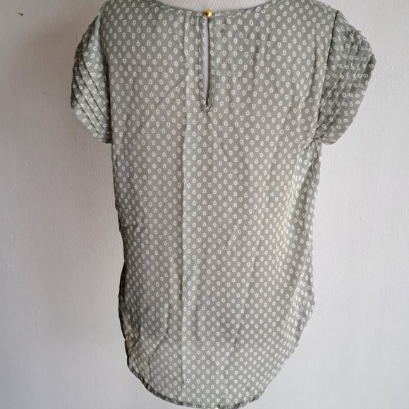 Lili White Blouse, Size M. - Picture 5 of 7